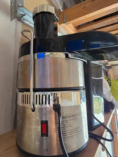 Juicer in good condition used twice