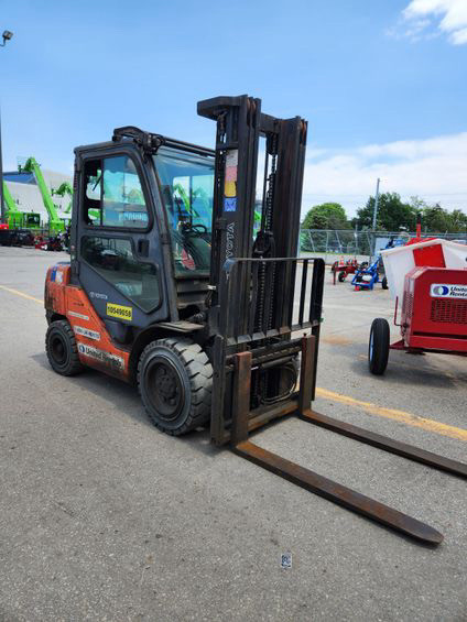 Forklift in Other in City of Toronto - Image 2