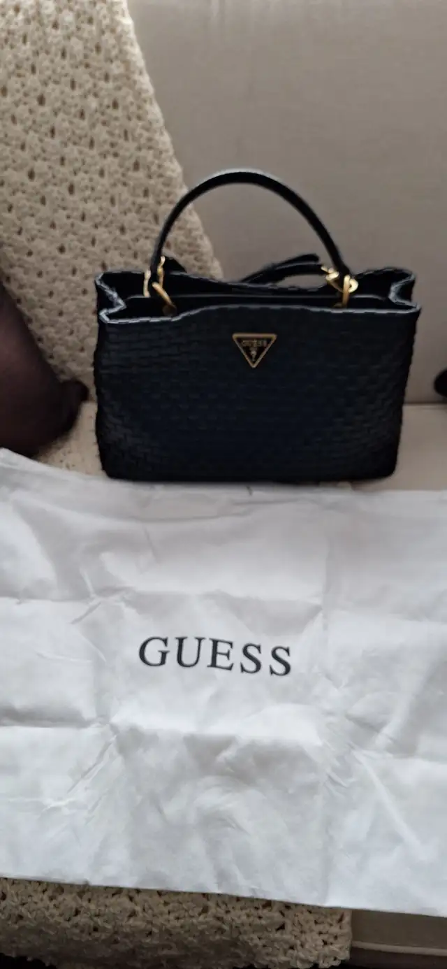Guess purse in Women's - Bags & Wallets in Barrie - Image 7