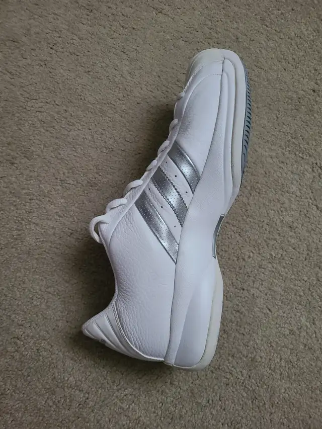 adidas shoes men's - brand new, vintage (2006), white and silver in Men's Shoes in Kitchener / Waterloo - Image 4