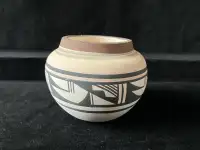 Beautiful Vsilas Nayaio Signed Pottery Native American Art Bowl