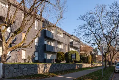 Unit Features: •Classic layout •Laminate Flooring •Spacious Balcony Building Features: •Shared Laund...