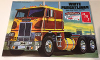 AMT 1/25 White Freightliner Dual Drive COE