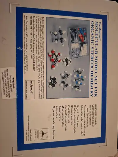 Barely used molecular model set, great for high school and university level organic chemistry course...
