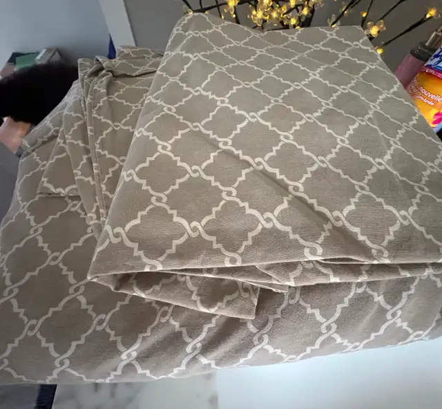 King Size bedding. Complete in Bedding in Kitchener / Waterloo - Image 2