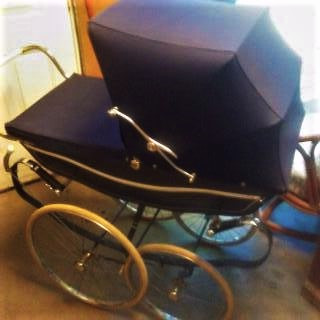Antique Baby Pram in Strollers, Carriers & Car Seats in Owen Sound - Image 2