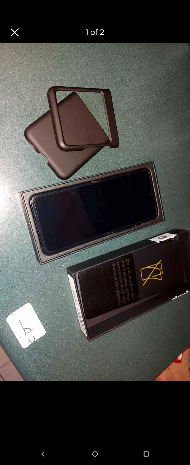 Brand new Motorola Razr + 256 GB Black in Cell Phones in Hamilton