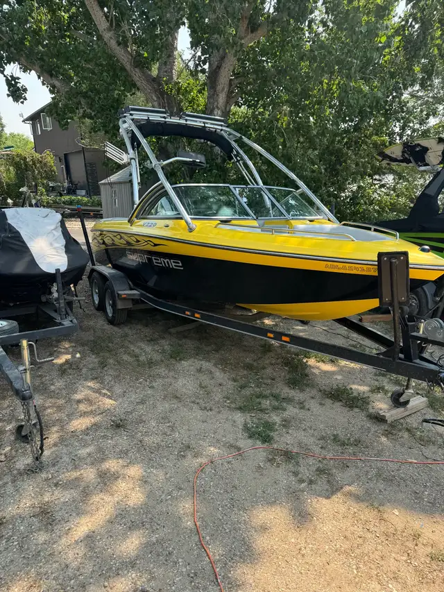 2008 Supreme V220 Surf Boat  in Powerboats & Motorboats in Regina - Image 5