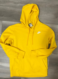 Nike Men’s medium size sweater hoodie. New