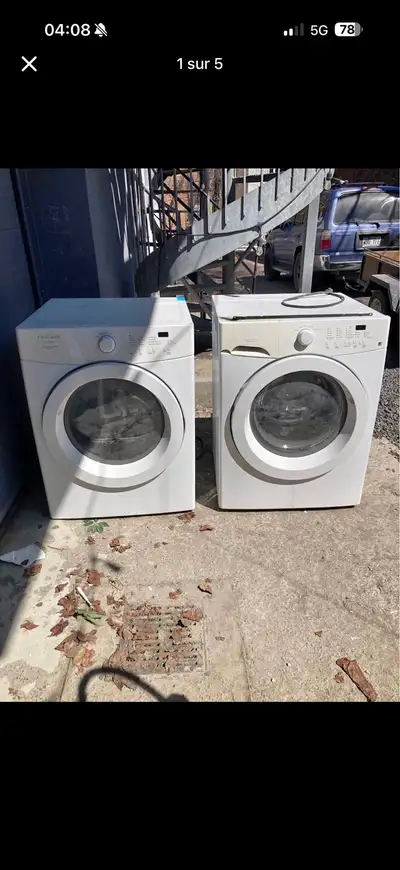 Voici un ensemble de laveuse et sécheuse. Spécifications : * Marque : Frigidaire * Type : Laveuse et...