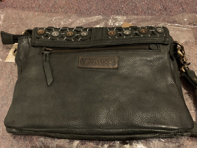 Women’s purse in Women's - Bags & Wallets in Barrie - Image 4