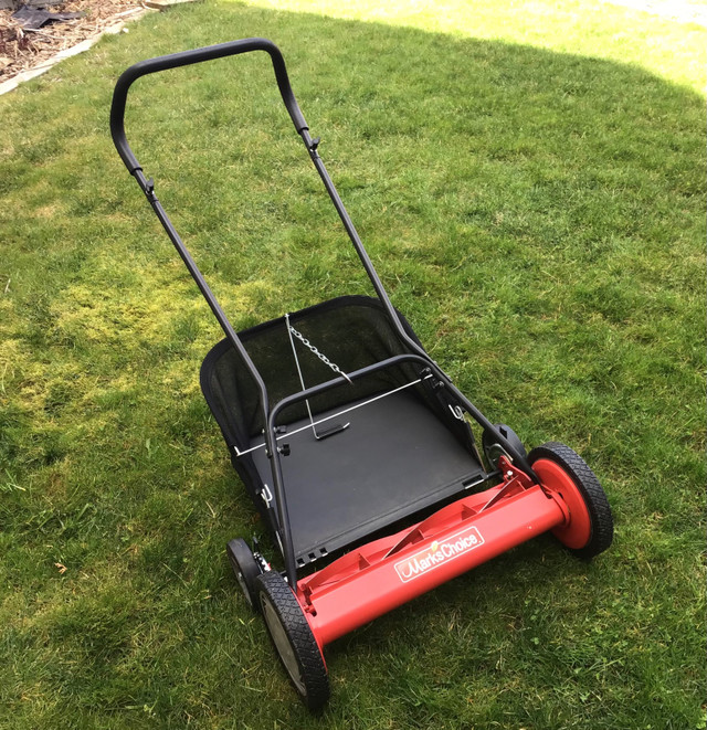 Reel Lawn Mower in Lawnmowers & Leaf Blowers in Penticton