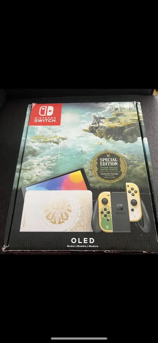 Nintindo Switch OLED Zelda édition + pro controller in Nintendo Switch in City of Montréal - Image 2