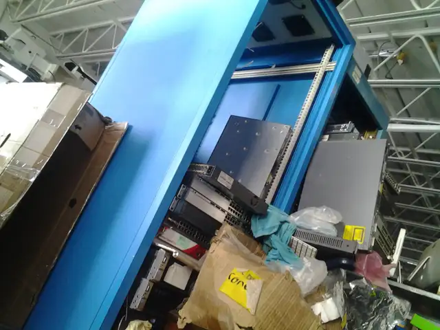 server rack 42u rm console $99 kvm $99 ups$99 900+pc MAC laptops in Other in City of Montréal - Image 2