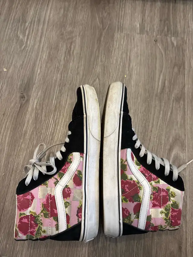 Vans Shoes in Women's - Shoes in City of Toronto - Image 7