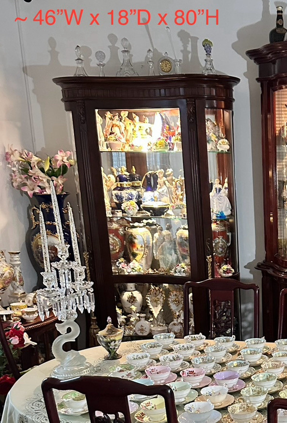 Large curved front glass cabinet/ curio with 2 side glass doors in Hutches & Display Cabinets in Hamilton - Image 2