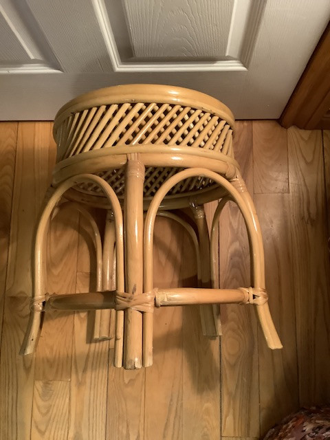 Vintage Rattan Side Table/Plant Stand  in Other Tables in Belleville - Image 4