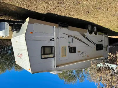 Toy hauler with separate garage. 2 x 30lb propane tanks 2 x 6V deep cycle batteries Onboard fuel tan...