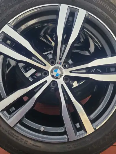 BMW X7 original 21inches set of the rims and tires. Rims like in brand new condition. Square setup ....