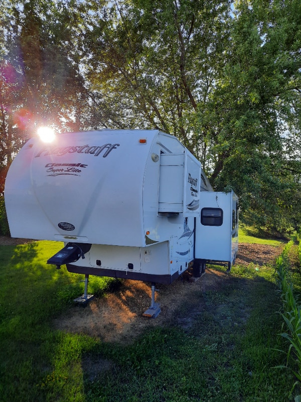 2014 28' Fifth Wheel Flagstaff Travel Trailers & Campers Ottawa