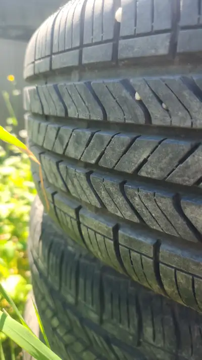 195/65 r15 4 tire neuf avec rim rouller 100km