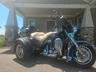 Handle Bars customized , exhaust tips, air ride suspension, stage 2 with increase of 100hp. Rear HD...