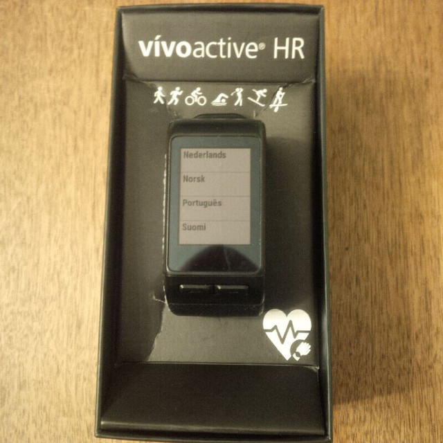 vivoactive HR Garmin GPS Smartwatch (cracked screen) in General Electronics in City of Toronto - Image 2