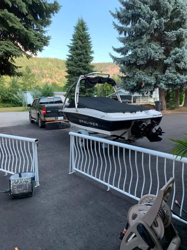 Bayliner in Powerboats & Motorboats in Nelson - Image 4