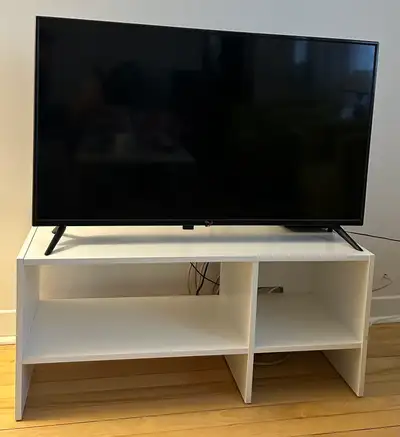 40” Smart TV + Stand – $100 Selling a 40-inch Full HD (1080p) Smart TV in excellent condition, along...