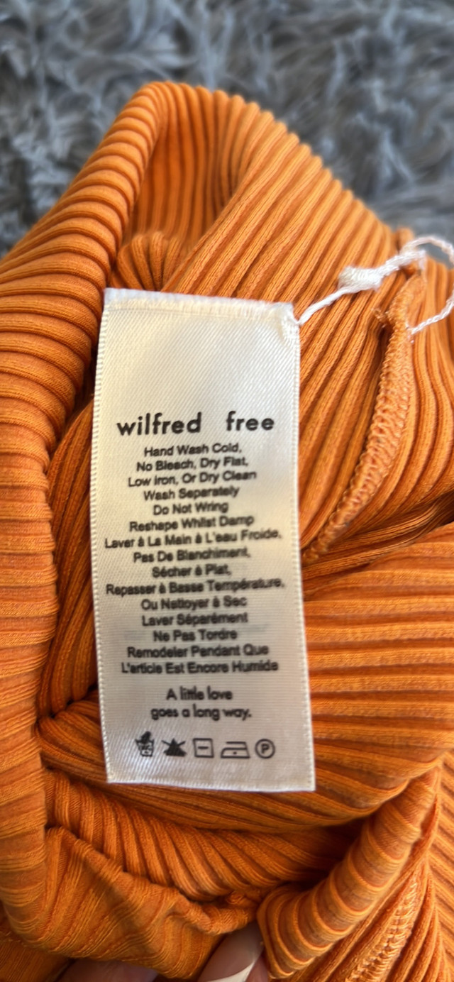 Like New Wilfred Free Dress in Orange size Small in Women's - Dresses & Skirts in Markham / York Region - Image 2