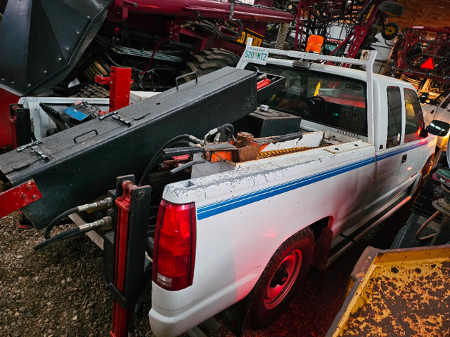 Drill Truck - 35,000 km 6.2 Diesel Chevy in Cars & Trucks in Saskatoon - Image 3