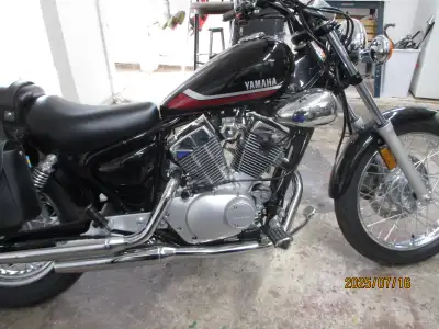 2025 Yamaha V250 Motorcycle for sale in Ponoka. Pick up in PONOKA only. Only has 2KM on it. Got a bi...