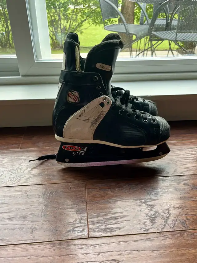 Men’s Size 7-8 Hockey Skates  in Skates & Blades in Winnipeg - Image 3