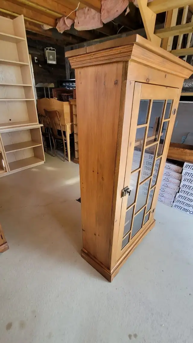 3 armoires antique en pin in Dressers & Wardrobes in Lanaudière - Image 5