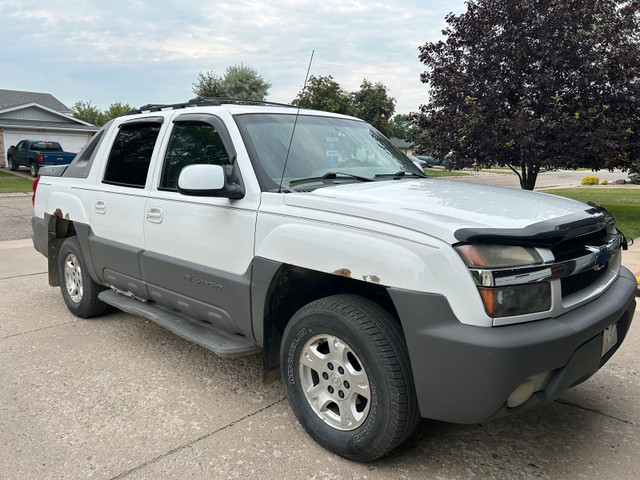 2002 Chevy Avalanche LTZ in Cars & Trucks in Saskatoon - Image 2