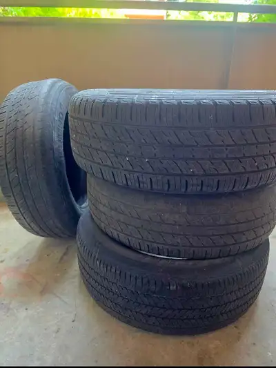 All Season Tire Size: P235/60R18 Just come and pick. Pick up location: 740 Kipps Lane, London, Ontar...