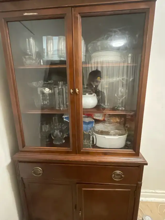 China Cabinet in Hutches & Display Cabinets in City of Toronto - Image 3