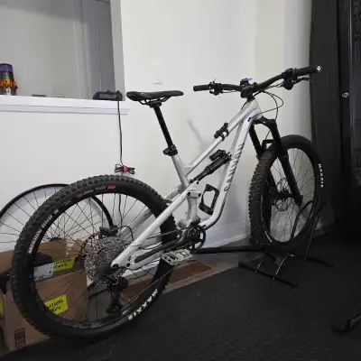 2023 Canyon Torque 5 Mullet AL 5 mountain bike, View more