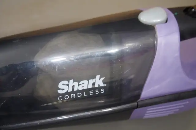 Shark cordless vacuum cleaner in Vacuums in Calgary - Image 3