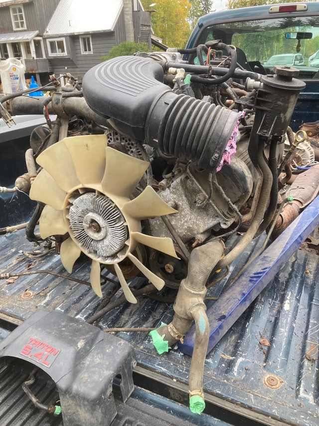 2001 5.4 2V / 4R100 in Engine & Engine Parts in Quesnel - Image 2