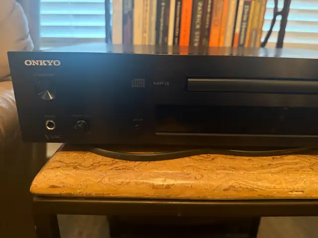  Onkyo C-7030 Audiophile CD Player – Like New (Black) in Stereo Systems & Home Theatre in Delta/Surrey/Langley - Image 4