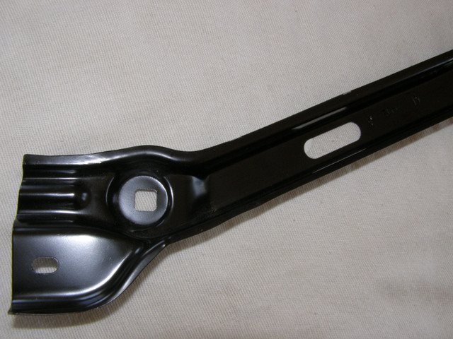 NEUF Toyota Tacoma 2005 - 2011 Bumper / Parechoc Bracket NEW dans Pièces de carrosserie  à Longueuil/Rive Sud - Image 3