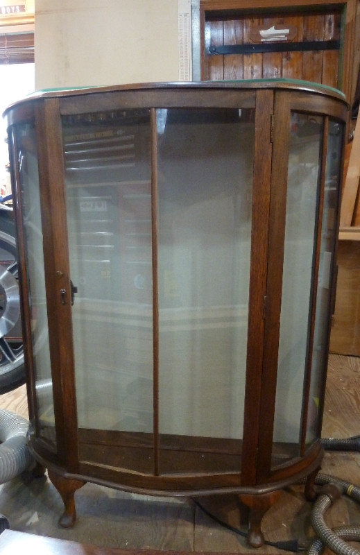 Antique glass front curio display cabinet 36" wide in Hutches & Display Cabinets in Parksville / Qualicum Beach - Image 3