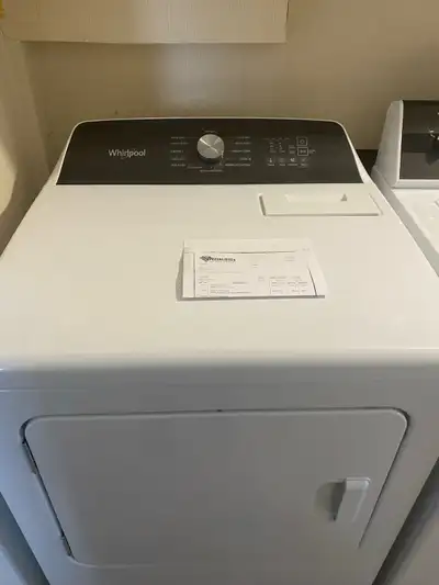 Sécheuse whirlpool 2024, 7 pi.c. Fonctionne très bien. Utilisé seulement quelques mois. Par téléphon...