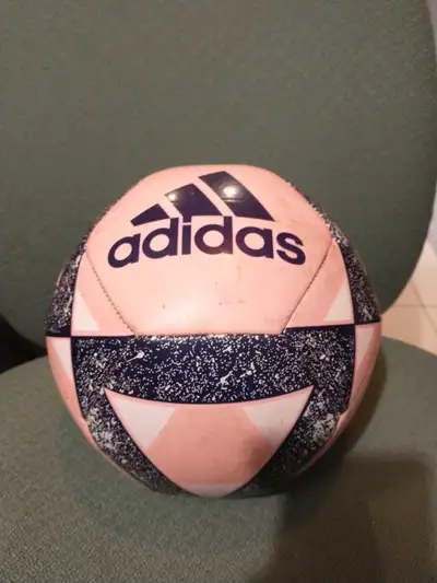 Ballon de soccer Adidas, View more