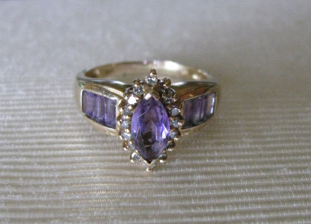 14K Yellow Gold Amethyst Cluster Ring Diamond Accents Size 5.75 in Jewellery & Watches in Saint John - Image 2
