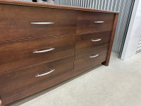 Dresser With 2 Matching Nightstands 