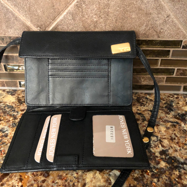 New. Jones Black Leather crossbody small bag $25 - Reduced $20 in Women's - Bags & Wallets in Saskatoon - Image 2