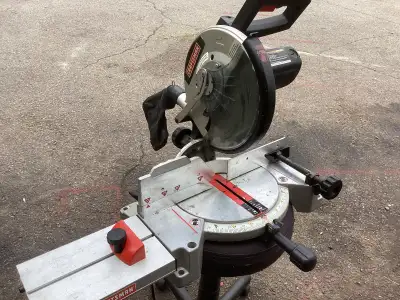 Compound ten inch mitre saw like new hardly used blade still very sharp