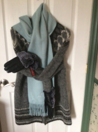 Sweater, scarf & glove set